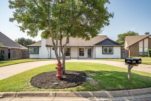 7820 Cardinal Ct, North Richland Hills, TX, 76180-6201 | Card Image