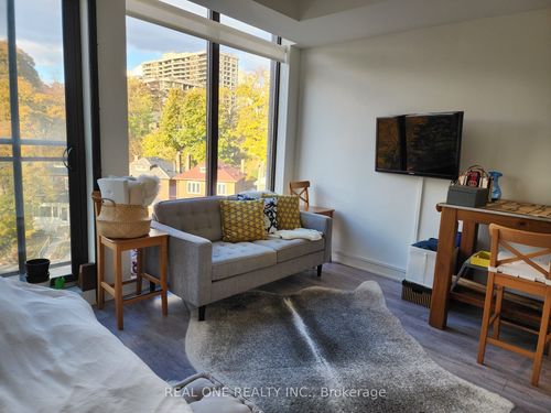 404-1990 Bloor St W, Toronto, ON, M6P0B6 | Card Image
