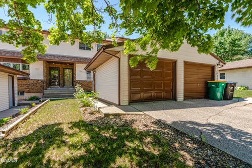 3720 Renee Dr, Bismarck, ND, 58503-0352 | Card Image