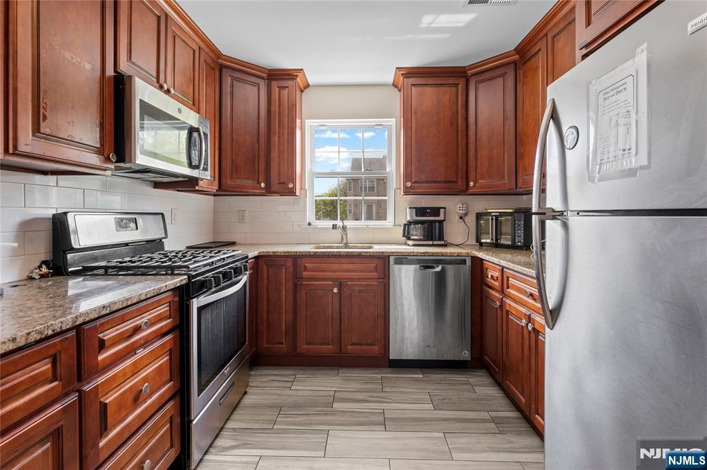Residential Lease in Newark 4