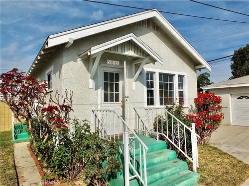 2-5886 Myrtle Ave, Long Beach, CA, 90805-4111 | Card Image