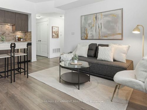 154 Watson Parkway N, Guelph, ON, N1E0P6 | Card Image