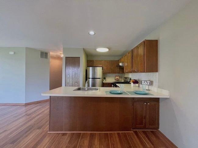 5 - 304 University Ln, Townhouse with 2 bedrooms, 1 bathrooms and 1 parking in Elk Grove Village IL | Image 9