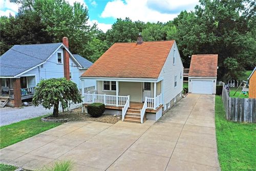 1120 Tibbetts Wick Rd, Girard, OH, 44420-1136 | Card Image