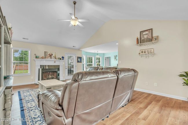 209 Star Gazer Ct, House other with 3 bedrooms, 2 bathrooms and 2 parking in Richlands NC | Image 5