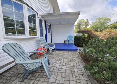 8 Corvette Rd, Selden, NY, 11784-1814 | Card Image