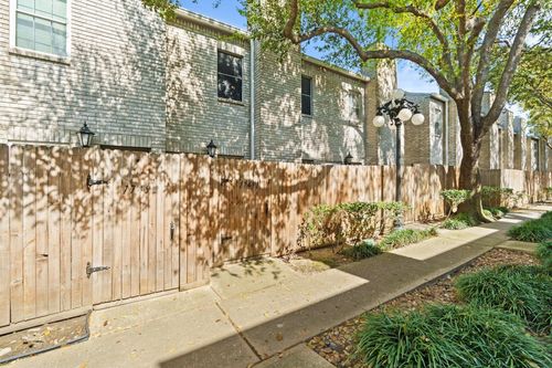 7491-17491 Red Oak Dr, Houston, TX, 77090-7702 | Card Image