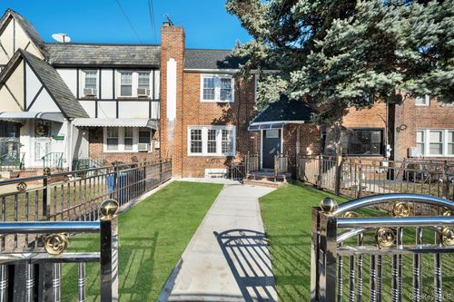 114-23 200th St, Saint Albans, NY, 11412-2808 | Card Image