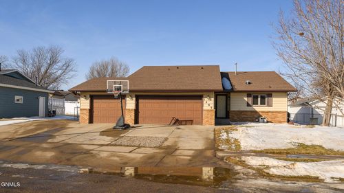 1405 4th Avenue Ne, Mandan, ND, 58554 | Card Image