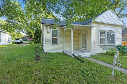 816 Chestnut St, Osawatomie, KS, 66064-1511 | Card Image