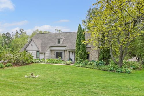 906 Scenic Heights Dr, DELAFIELD, WI, 53018-1055 | Card Image