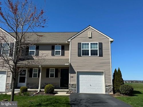 132 N Village Cir, PALMYRA, PA, 17078-8774 | Card Image