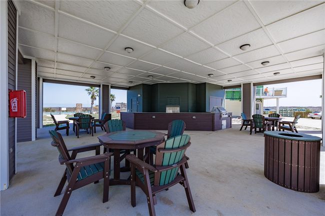Outdoor eating area. | Image 27