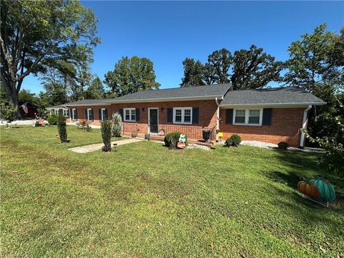 4797 Rockford Rd, Dobson, NC, 27017-7953 | Card Image