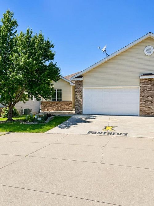 1822 Mckay Dr, Knoxville, IA, 50138-3250 | Card Image