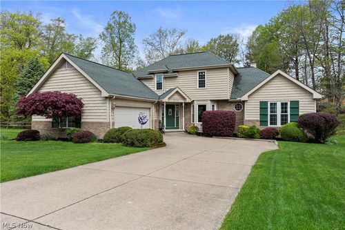 5516 Andover Dr, Parma, OH, 44134-6153 | Card Image