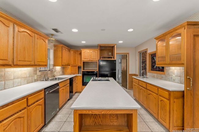 7835 Wild Eagle Rd, House other with 5 bedrooms, 3 bathrooms and null parking in San Antonio TX | Image 14