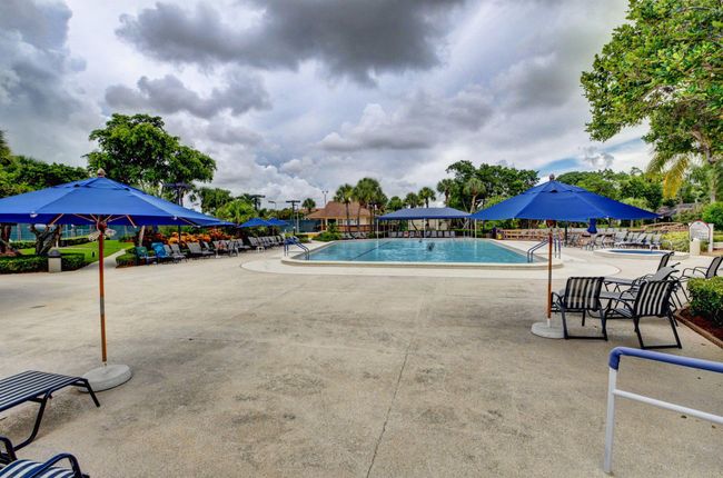 10088 Shadywood Pl, Condo with 2 bedrooms, 2 bathrooms and null parking in Boynton Beach FL | Image 34