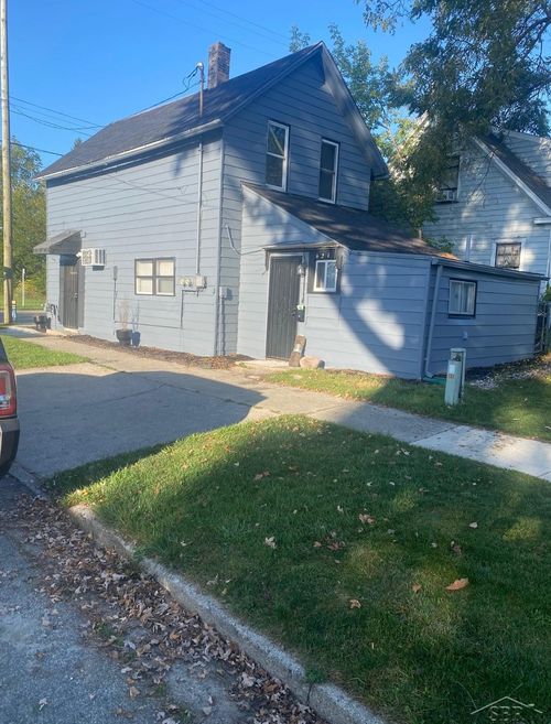 800 Mackinaw St, Saginaw, MI, 48602-2122 | Card Image