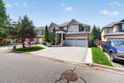 61 Whitwell Dr, Brampton, ON, L6P1E5 | Card Image