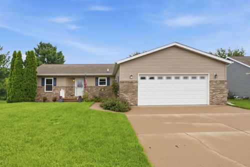 430 Michelle Ln, Walcott, IA, 52773-8524 | Card Image