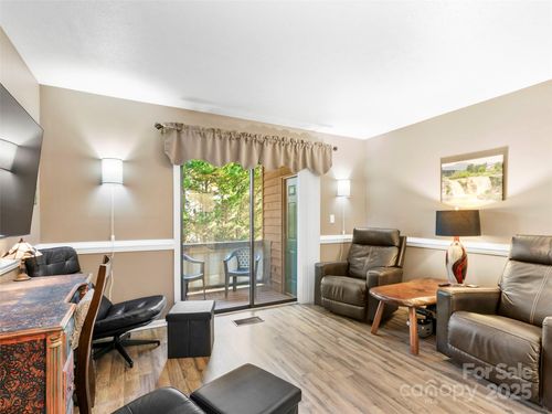 apt-2-531 Courtwood Ln, Hendersonville, NC, 28739-1351 | Card Image