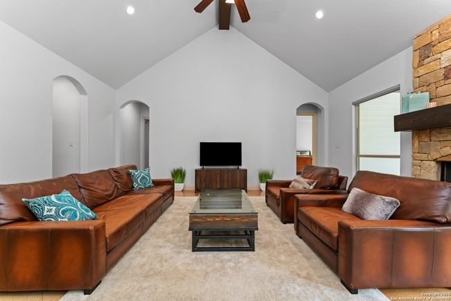 574 Deep Water Dr, House other with 3 bedrooms, 3 bathrooms and null parking in Spring Branch TX | Image 6