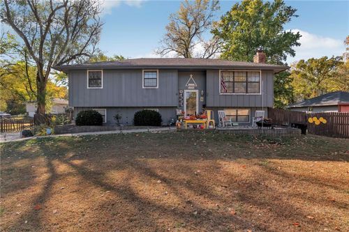 13323 Metropolitan Avenue, Bonner Springs, KS, 66012 | Card Image