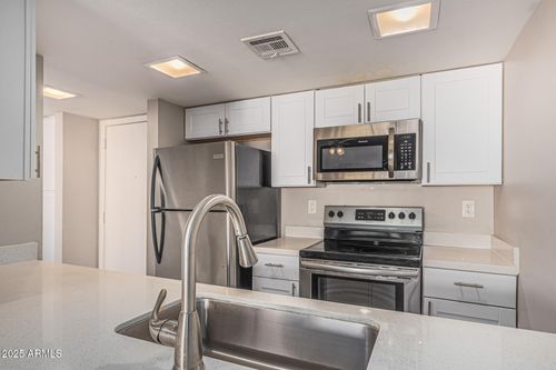 3028-3033 E Devonshire Ave, Phoenix, AZ, 85016-5894 | Card Image