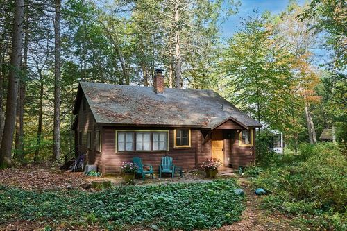 20 East Ln, Northfield, MA, 01360-6016 | Card Image