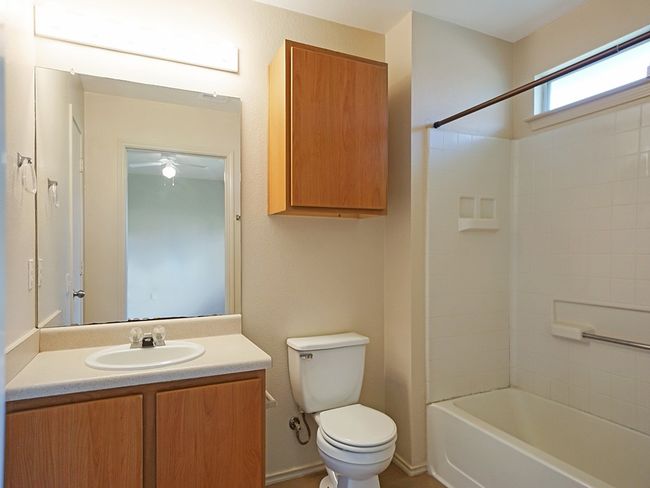 11404 Briarcreek Loop, House other with 3 bedrooms, 3 bathrooms and 4 parking in Manor TX | Image 14