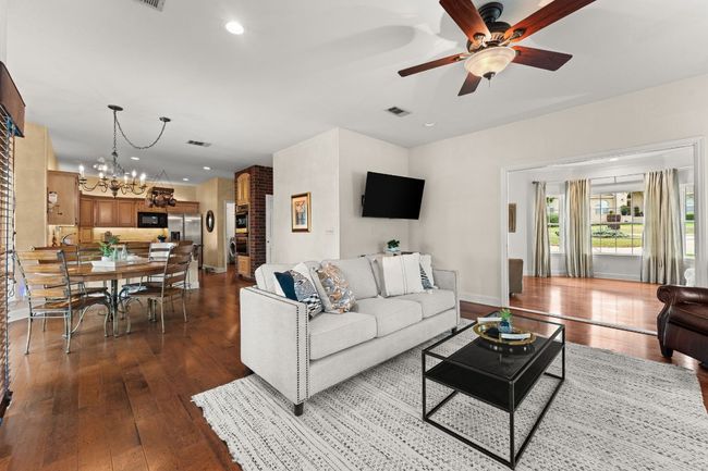 558 Peterson Ln, House other with 4 bedrooms, 3 bathrooms and 5 parking in Lakeway TX | Image 7
