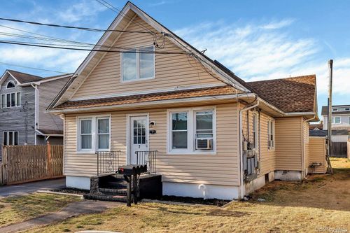 apt-2-7 S Atlantic St, Bay Shore, NY, 11706-8656 | Card Image