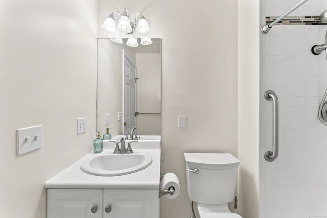 11 - 11 Saint George Pl, Condo with 2 bedrooms, 2 bathrooms and null parking in Sandy Hook CT | Image 28