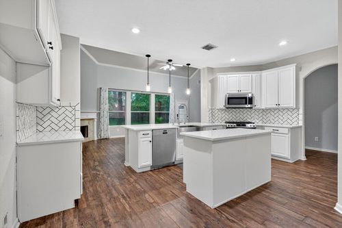 26 Ebony Oaks Pl, The Woodlands, TX, 77382-1426 | Card Image
