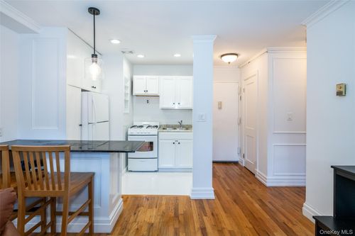 apt-3d-2221 Palmer Ave, New Rochelle, NY, 10801-3065 | Card Image