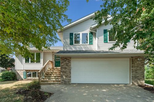 701 Chestnut Ct, Iowa City, IA, 52240-4326 | Card Image