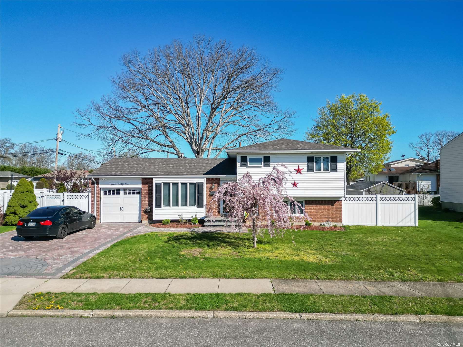 8th St, Deer Park, NY 11729