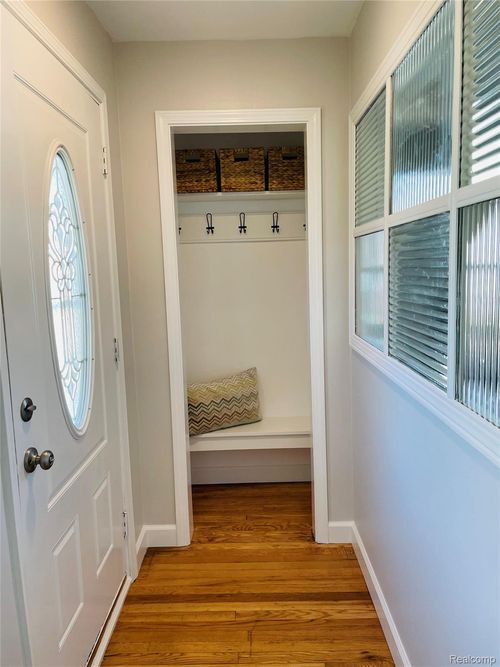 1040 E Maxlow Ave, Hazel Park, MI, 48030-2375 | Card Image