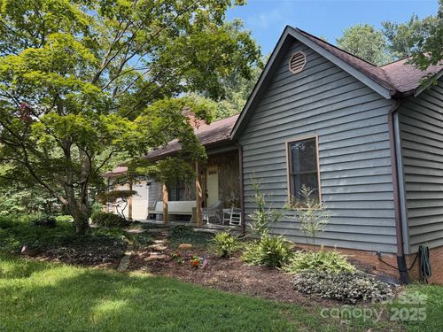 115 Apple Blossom Dr, Morganton, NC, 28655-9027 | Card Image