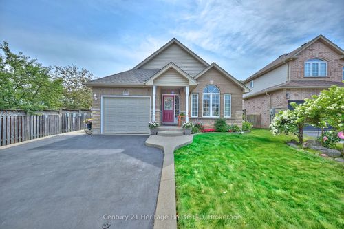 222 Dorchester Dr, Grimsby, ON, L3M5K8 | Card Image