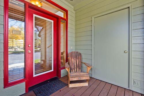 1044 Golden Pheasant Dr, Redmond, OR, 97756-9260 | Card Image