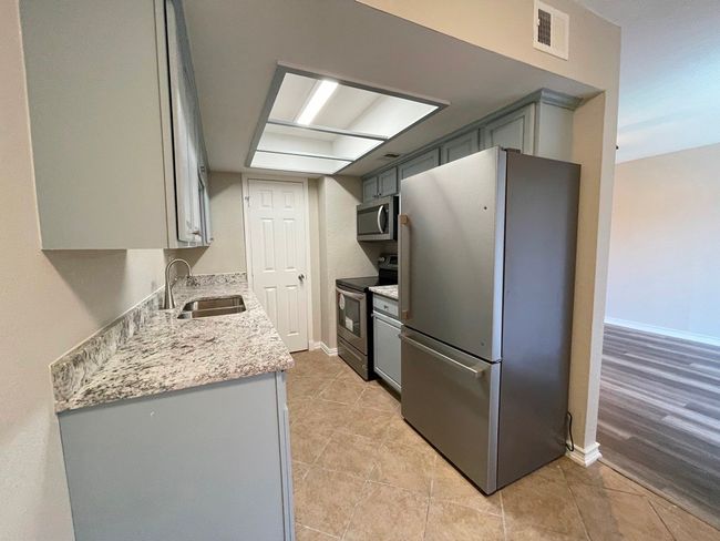 Kitchen | Image 12