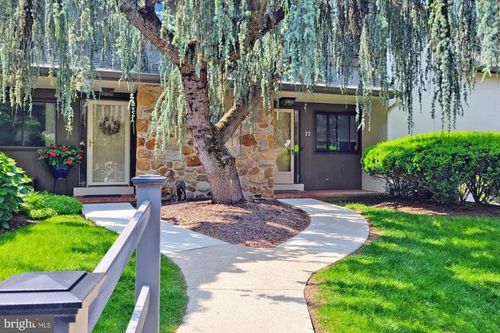 77 Oak Knoll Dr, BERWYN, PA, 19312-1284 | Card Image