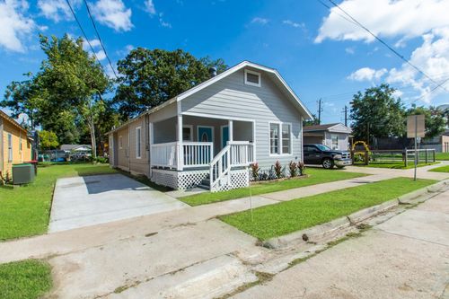 320 E Murrill St, Baytown, TX, 77520-5012 | Card Image