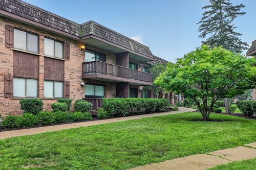 110-8000 Woodglen Lane, Downers Grove, IL, 60516 | Card Image