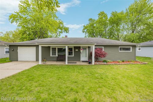 2262 Kohler St, Waterford, MI, 48329-3752 | Card Image
