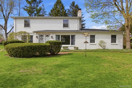 30033 Beacontree St, Farmington Hills, MI, 48331-2104 | Card Image