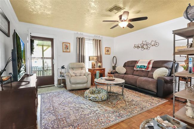 LIVING ROOM | Image 5
