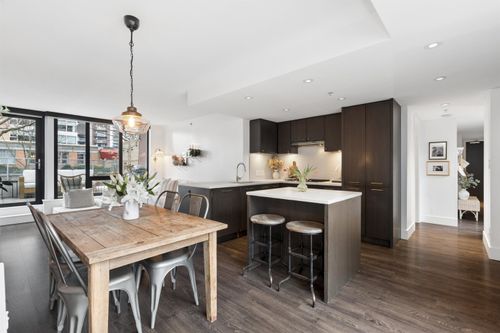 303-150 W 15th St, North Vancouver, BC, V7M0C4 | Card Image